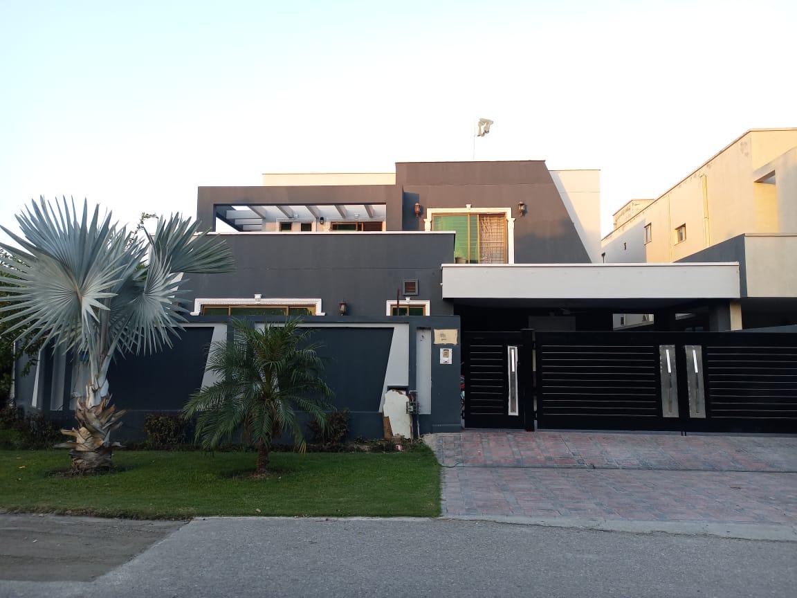 20 Marla Used House for sale in DHA, Lahore | TL-1018 Slide 1
