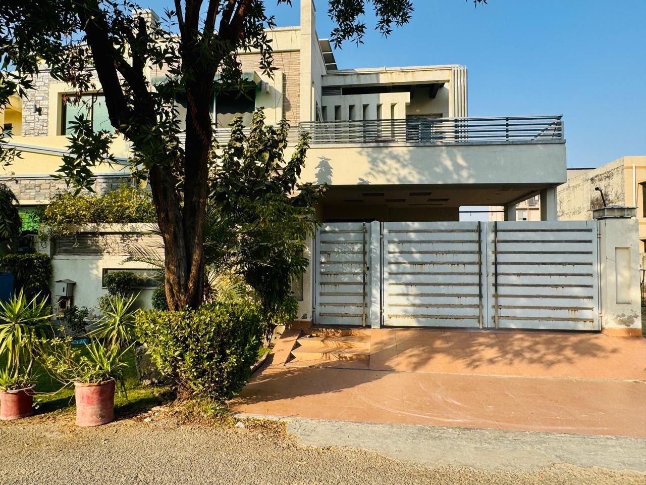 10 Marla Used House for sale in Eden City, Lahore | TL-1430 Slide 1