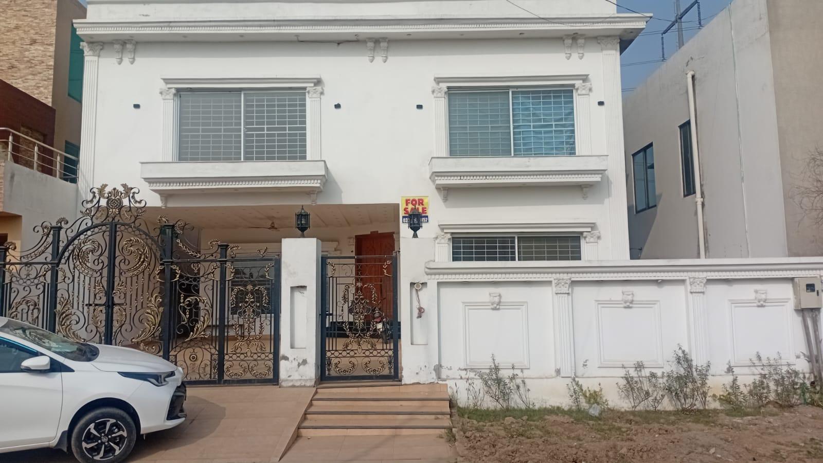 20 Marla Used House for sale in BANKERS AVENUE, Lahore | TL-1457 Slide 1