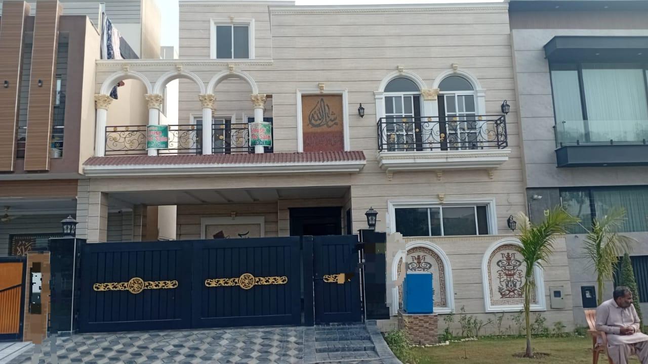 9 Marla Brand New House for sale in BANKERS AVENUE, Lahore | TL-1458 Slide 1
