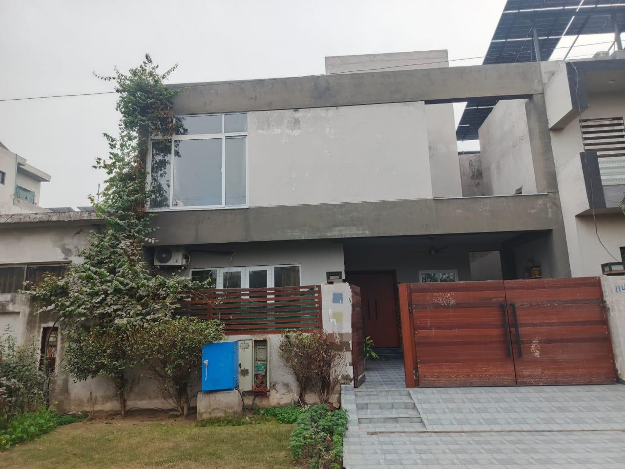 9 Marla Used House for sale in BANKERS AVENUE, Lahore | TL-1460 Slide 1