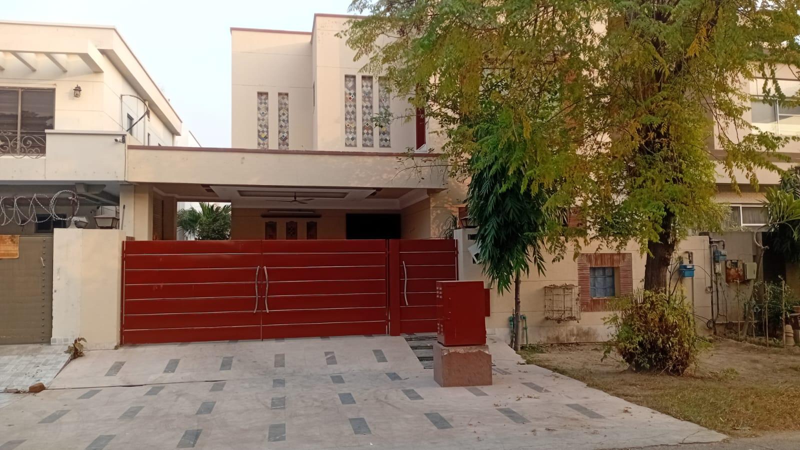 10 Marla Used House for sale in DHA, Lahore | TL-1345 Slide 1